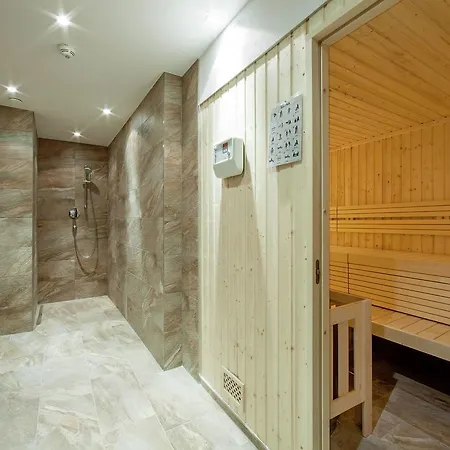 Holiday Residenz Tuxertal 4 *